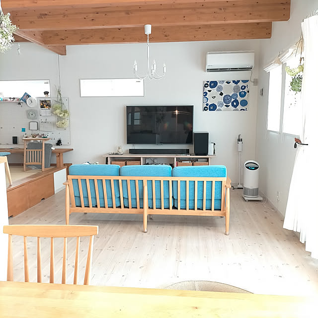Lounge,生活,ものの少ない暮らし,北欧,シンプルな暮らし,シンプルホーム,シンプル,マイナスイオン,暮らしを整える,シンプルデザイン,グリーンのある暮らし,掃除しやすい家,パイン無垢,夏,暮らしを楽しむ,余白,ホワイトインテリア,ナチュラル,リセット,造作,余白のある暮らし,丁寧な暮らし,ディスプレイ,すっきり暮らす,アナベルドライ,引き算インテリア s.houseの部屋