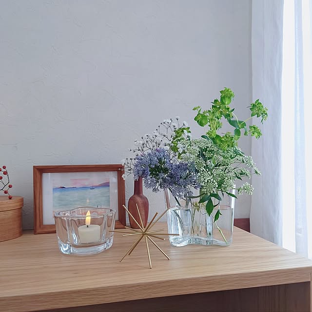 My Shelf,フラワーベース,アアルトベース,アルヴァ・アアルト,イッタラ,ガラス,キャンドルホルダー,窓辺,ディスプレイ,ブルーパフューム,かすみ草,レースフラワー,ブプレリウム,木製雑貨,癒し,見ていただき感謝です♡,2枚投稿です♡,お気に入り mak.の部屋