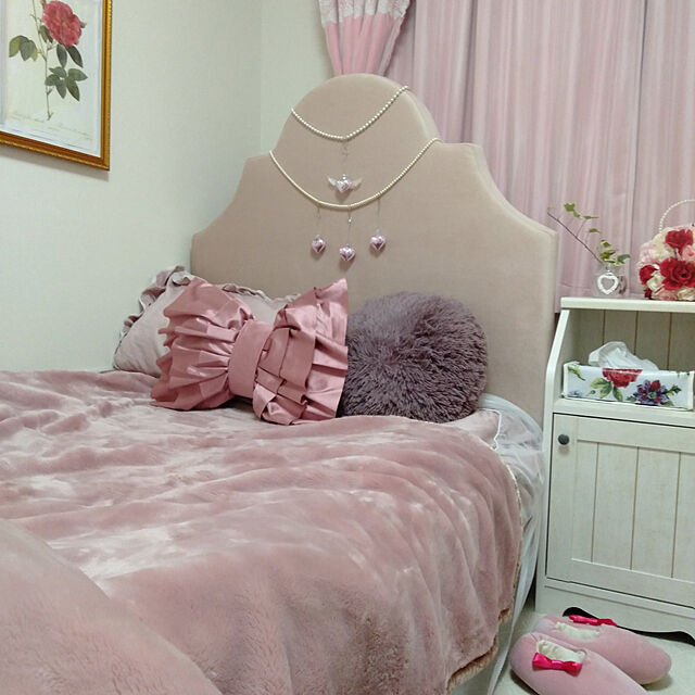 Bedroom,寝室,ラブリー好き,Francfranc,Francfrancベッド,ピンク好き,ニトリ,Francfrancのリボンクッション,ニトリサイドテーブル,薔薇が好き♡,ニトリのクッション,ふわふわ毛布,ブリッサベッドクラウン neoyukikoの部屋