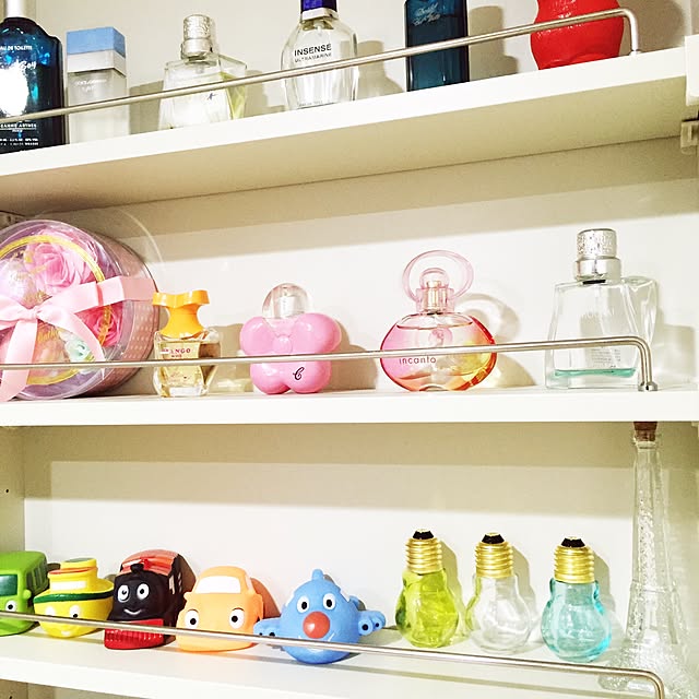 My Shelf,電球型瓶,入浴剤,お風呂のおもちゃ,香水,seria,セリア,子供と暮らす。 makaronの部屋