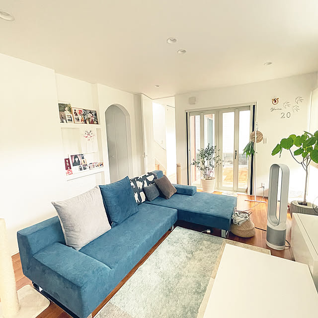 Lounge,R壁,FLANNEL SOFA,unico ラグ,フランネルソファ シエスタ,orneko,Garage,yamazaki tower,グリーンのある暮らし,ねこと暮らす,無印良品,IKEA,100均,3COINS,リクシル,サーモスⅡ H,ウォールデコ,漆喰壁,シェードカーテン,無垢材の床,オープンウィン,カリカリーナ sayapiの部屋