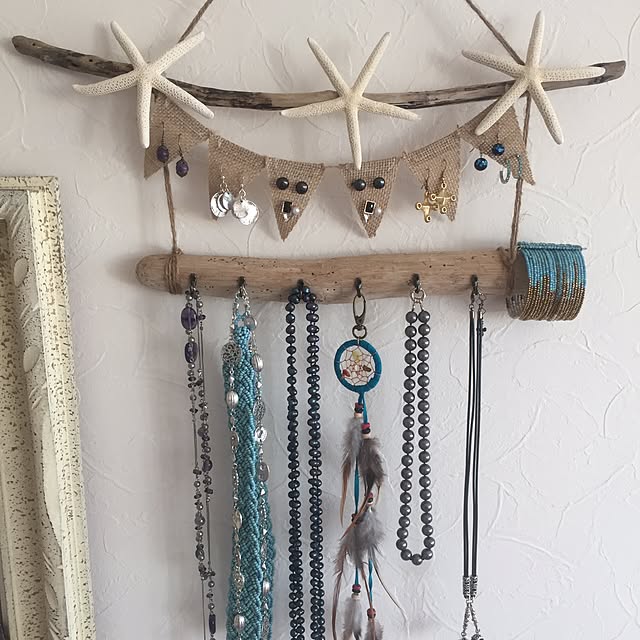 Bedroom,ドリームキャッチャー,流木リメイク,流木,スターフィッシュ,ハンドメイド,アメリカン,古い物が好き,ナチュラルも男前も好き,沢山のいいねとフォローをありがとう,セリアのフック,セリアガーランド,セリア,アクセサリー見せる収納 cooの部屋
