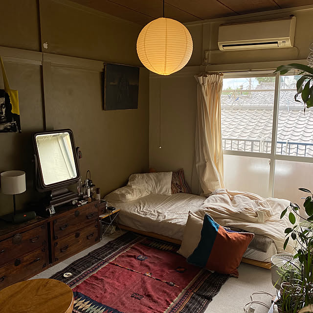 Overview,サンゲツ,照明,観葉植物,無印良品,クッション,ラグ,レトロ,一人暮らし,1K,賃貸,タイルカーペット,古い家,賃貸インテリア,松本民芸家具,昭和の家,IKEA,6畳,断捨離,和紙照明,エスニック,unico,6畳1K,サンゲツ タイルカーペット sassyの部屋
