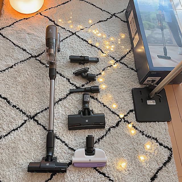大掃除,エレクトロラックス　掃除機,コードレスクリーナー,掃除機,買ってよかったもの,フォロワーの皆様に感謝です♫,模様替え,冬支度,いつもいいねやコメントありがとう♡♪,(*˘︶˘*).｡.:*♡,クリスマス,ライトアップ,ラグ,Overview n.kiki.aの部屋