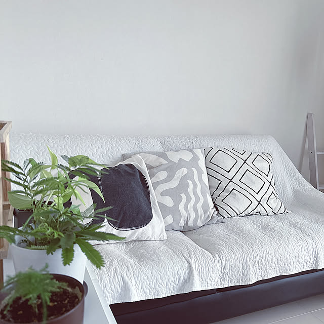 Bedroom,クッションカバー♡,H&M HOME,イブルキルティングマット,ファブリックアイテム,イベント参加,すっきり暮らす,模様替えが好き,心地よい暮らし,暮らしを楽しむ♪,インテリアが好き,お気に入り☻,植物コーナー nekomiの部屋