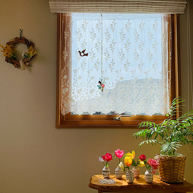 On Walls,窓,窓辺のインテリア,北欧,花瓶,フラワーベース,フラワーアレンジメント,花のある暮らし,癒し,窓辺,北欧インテリア,チューリップ lalalaの部屋