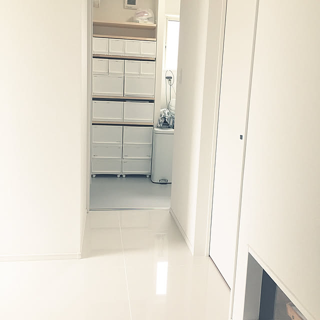 タイル床,LIXIL,ニトリ,脱衣場収納,マルチ収納L オールホワイト,マルチ収納M オールホワイト,モノトーン,ホワイト,Entrance nicotamaの部屋