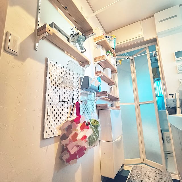 Bathroom,★いつも、いいね!ありがとうございます★,☆気軽にフォローして下さい☆,楽になった,すぼら,楽に暮らしたい,狭い我が家,狭い洗面所&脱衣所,物が多くてもスッキリ暮らしたい,プッシュピン,目隠しカーテン,突っ張り棒,Amazon,ピラシェル棚柱,ピラシェル,ピラシェル棚受,IKEA,スコーディス,スコーディス ペグボード,脱衣所の仕切り,仕切りカーテン,年頃の女子,年頃の女子がいるお家の悩み,トローネス,Makuake,Makuakeで購入 beanzの部屋