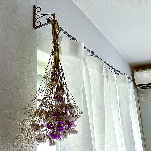 On Walls,セリア　リングカーテンクリップ,ドライフラワー,壁紙DIY,カーテンレールDIY,セリア　アンティーク調アイアンブラケット chikaの部屋