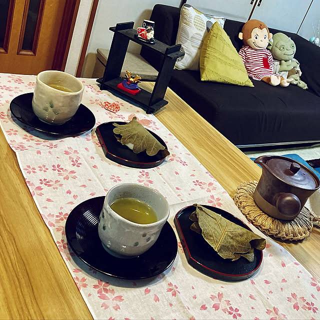 桜,5月節句飾り,RCの出会いに感謝♡,見てくれてありがとう♡,和菓子好き,餡子好き,癒し,お家時間,セリア、桜手ぬぐい,季節のミニチュアオブジェ,去年買ったダイソー5月節句飾り,誰かが作った飾り棚,叔母の陶芸作品湯呑み,今年初の柏餅♪,もう夜なのに…,本日のおやつタイム♪,My Desk,子どもの日,こどもの日 CoCo0617の部屋