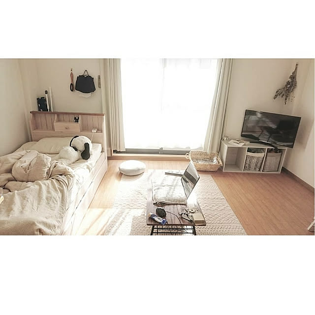 Bedroom,一人暮らし,つるす収納,7.9畳,大学生,北欧雑貨,フェリシモ,ステンレス,カラーボックス,ドライフラワー,楽天,壁,ニトリ,北欧インテリア,ひとり暮らし 1K,賃貸,無印良品　,収納,シンプル,かご収納,ゴミ箱,カフェ風 peanutsの部屋