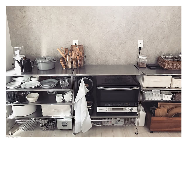 Muji,木箱,キッチン収納,壁紙屋本舗,シンプルインテリア,良品週間,コンクリート風壁紙,ステンレスユニットシェルフ,無印良品,シール壁紙,収納,コンクリート,食器棚,野田琺瑯,Kitchen itoの部屋