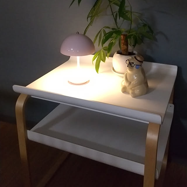 Lounge,壁紙,アルテック,北欧,パンテラポータブル,観葉植物のある暮らし,ナチュラルインテリア,北欧インテリア,リノベ,くまの貯金箱,シンプルインテリア,中古を買ってリノベーション,ナチュラル naonao382の部屋