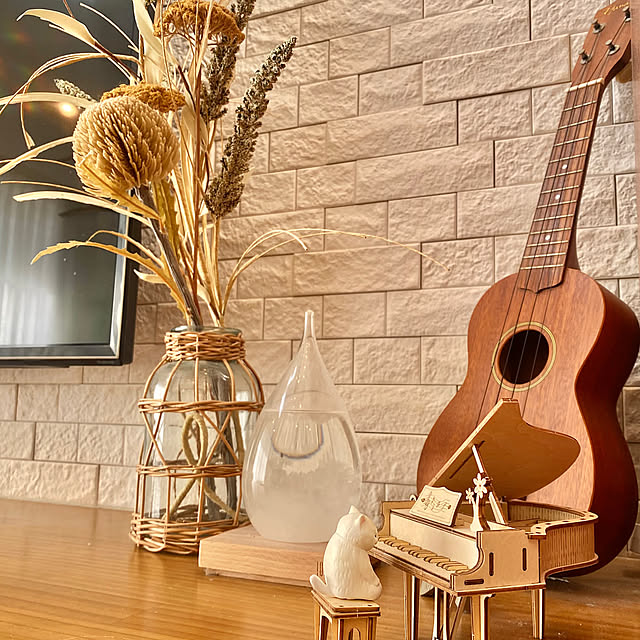 フェイクグリーン,ウッドパズル,フラワーベース,ベルメゾンのラグ,クラッシュゲート ソファ,北欧モダン,観葉植物,北欧ナチュラル,北欧,吹抜けリビング,吹抜けのあるリビング,ドライフラワー,My Shelf comoの部屋