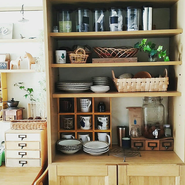 My Shelf,食器棚,賃貸でも楽しく♪,雑貨,セリア,サリュ！,カフェ風インテリアを目指して,北欧ナチュラル,北欧,北欧インテリア,賃貸,RC福岡,カフェ風,ナチュラルモノトーンにしたい,マグカップ,RC九州支部,本棚,マグカップ 収納,白樺かご,ドリンクサーバー,百均,カフェコーナー,ヘデラ水差し tokiwaの部屋