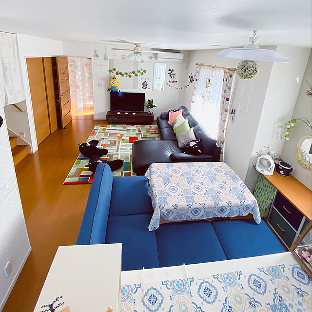 カウチソファー&ダイニングソファー,picは奥から玄関〜リビング〜ダイニング,縦長の部屋,広く見せる,Overview uki-uki77の部屋