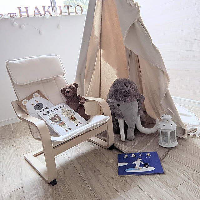Bedroom,DIY,フロアタイル,HERIBO WOOD,ヘリボウッド,子供部屋,床,リアルな木目,乱貼り,木目調,床材,ミルクティー色,キッズルーム,息子部屋,絵本,よるくま,ティピーテント,ティピーテント手作り,アームチェア yukariの部屋