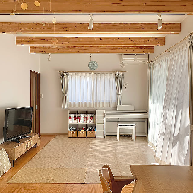 Lounge,プレイマット,のびのび子育て,持たない暮らし,シンプル,キッズスペース,こどもと暮らす,すっきり暮らす,お気遣いなく⑅◡̈*,見てくださってありがとうございます♡,自由に過ごせる空間に,テラスにつながるリビング,陽当たり良好,家具を最小限に,子供の発想を大切にしたい,物が置きっぱなしにならない,掃除しやすい koko_hikaの部屋