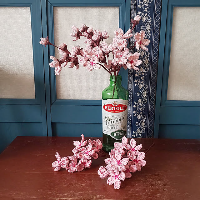 My Desk,かぎ針編み,桜の花,制作途中,毛糸整理中,空き瓶,マスキングテープ,ニトムズ インテリアマスキングテープ,さくら toukoの部屋