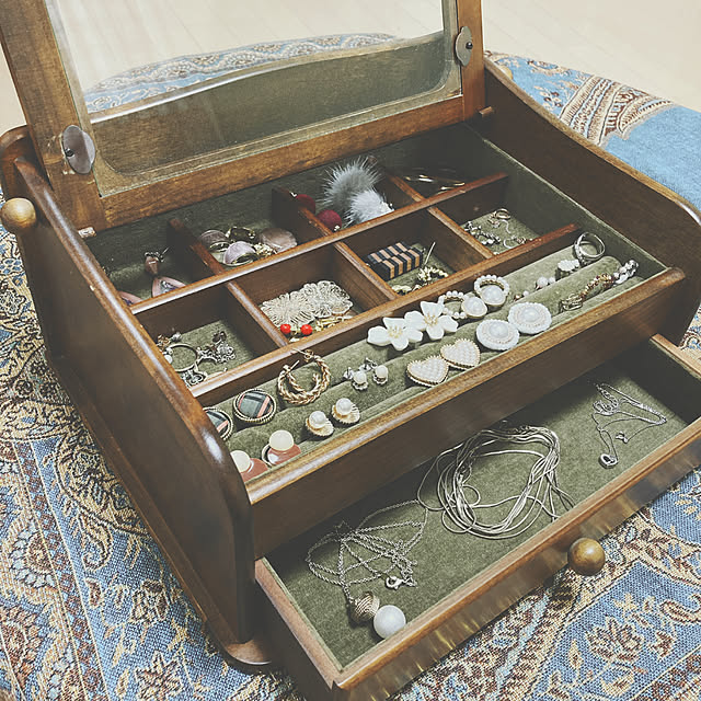 リサイクルショップ戦利品,アクセサリーボックス,アクセサリー収納,収納アイテム,古道具,レトロ雑貨,インスタやってます！,古道具のある暮らし,木の雑貨,お金かけずに簡単ﾘﾒｲｸ 31の部屋