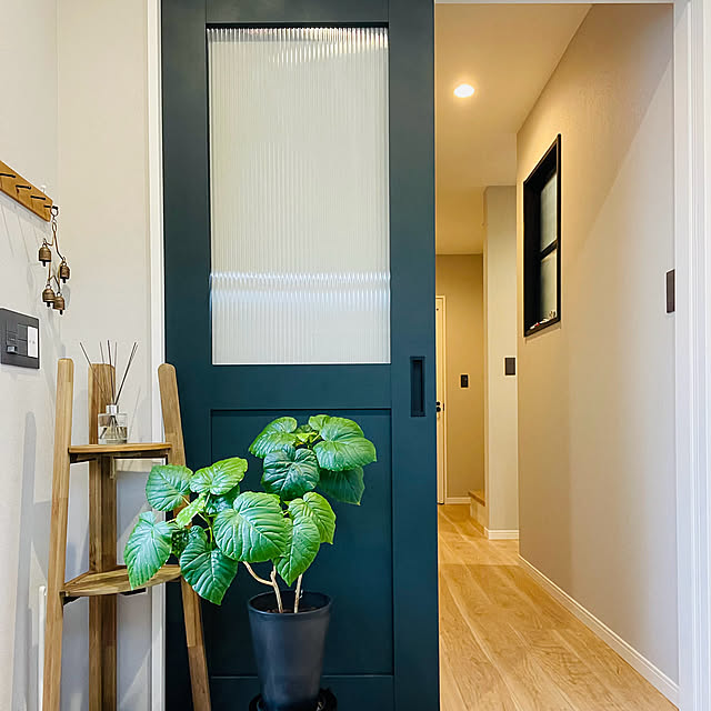 【写真でルームツアー】アクセントカラーで綴る、家の物語。心地よく色が調和するkurinokiさんのお家をご紹介！