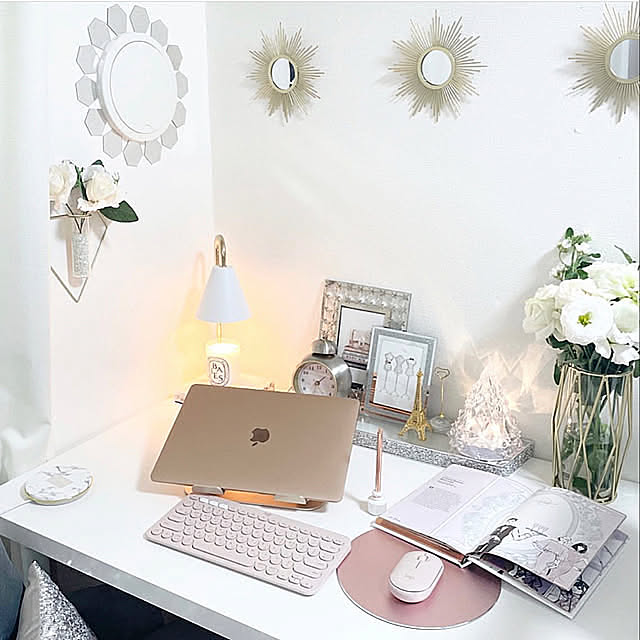 キャンドルウォーマー,キャンドルライト,花瓶,ラタンミラー,IKEAテーブル,パソコンデスク,テレワークスペース,テレワーク,ホワイトインテリア,ピンクインテリア,My Desk hoshiemi.roomの部屋