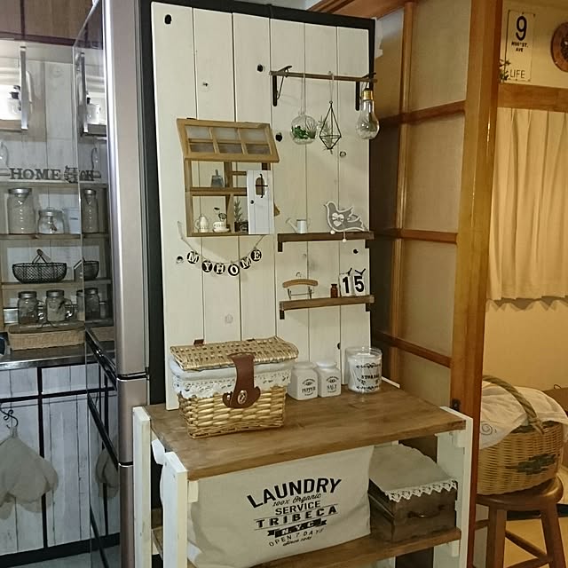 Kitchen,冷蔵庫横側面,冷蔵庫目隠し,たなDIY,すのこ板リメイク,賃貸でも諦めない！,セリア,雑貨大好き♡,セリアの雑貨,RC長崎支部,家型,ダイソー♡,セリアリメイク,テラリウム,ぶらぶら mirumiruの部屋