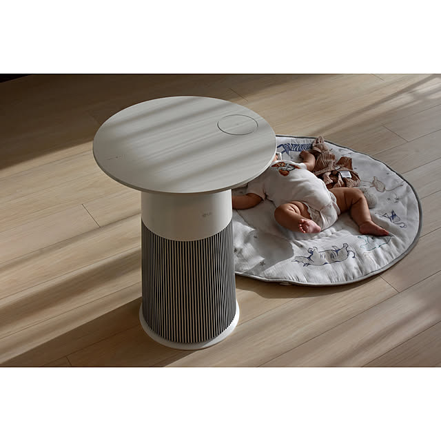 Lounge,乾燥対策,AeroFuniture,ピュアホワイト,サイドテーブル,LG Electronics Japan,快眠,インテリア,シンプル,シンプルモダン,ナチュラルインテリア,北欧インテリア,ベビースペース,ベビーグッズ,シック,シンプルが好き,ナチュラルカラー,シンプルインテリア,赤ちゃんグッズ,赤ちゃんのいる暮らし,エイデンアンドアネイ,デザイン,スマートホーム,スマート家電,4in1 空気清浄機 tkf-0705の部屋