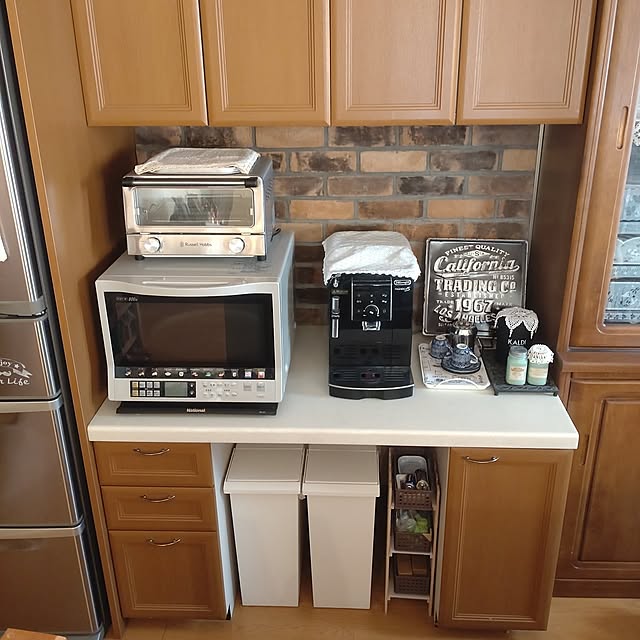 【すきま活用アイデア】釘なしでつくる！キッチンカウンター下の空間に資源ごみ置き場をDIY by Hujikoさん