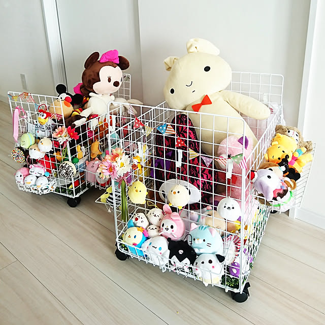 Bedroom,ワイヤーネットDIY,こどもと暮らす。,いいね、フォロー本当に感謝です♡,すっきり,プチプラ,ぬいぐるみ収納,セリア,100均,ダイソー,ワゴンDIY,キャスター付ワゴン,ポイポイ収納,ユーフォーキャッチャー戦利品,クレーンゲーム景品,過去PIC KJMRRの部屋