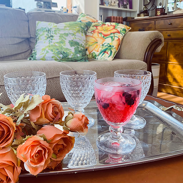 ワイングラス,アンティーク,クラシック,イギリス,ヨーロッパ,薔薇,ブルーベリー,炭酸飲料,エルダーフラワー,Villeroy & Boch,カットグラス,コストコ,ウェルカムドリンク,Kitchen,アシュレイホーム,ソファー,フランフラン,トミーバハマ,クッション kochimaruの部屋