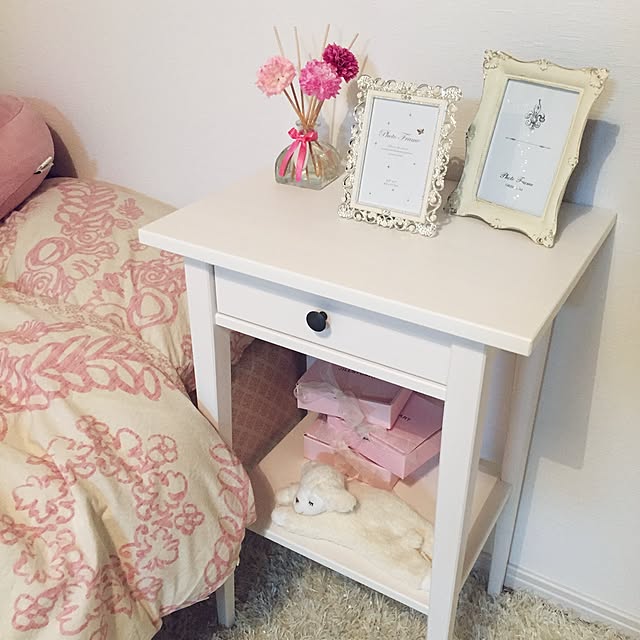 Bedroom,1LDK,賃貸,女の子一人暮らし,シンプル,IKEA,ニトリ,ピンク,ベッド周り,ホワイト,ベッドルーム,ベッドサイドテーブル,一人暮らし r.happyの部屋