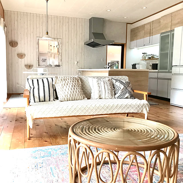 ラタンテーブル,マクラメ クッション,BOHOインテリア,SPT,昭和ポンコツチーム,カフェ風,ウッド&ホワイト,ナチュラルインテリア,海外インテリア,無垢材,ミックスインテリア,スカンジナビアン,イケヒコ ラグ,Lounge mamyuの部屋