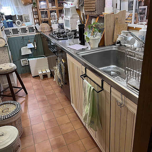 Kitchen,ダイソー,100均,レトロ,セリア,salut!,ホワイトインテリア,おうちカフェ,フレンチカントリー,シャビーシック,ナチュラルキッチン,３coins,アンティーク風,Tin缶,カフェ風インテリア,フランスアンティーク,フロアマット,RCの出会いに感謝♡,ホワイトシャビー,いつもいいねやコメありがとうございます♡,いいね&フォローありがとうございます☆,おうち時間,心地よい暮らし,Tala社,セキセイインコと暮らす Atsukoの部屋