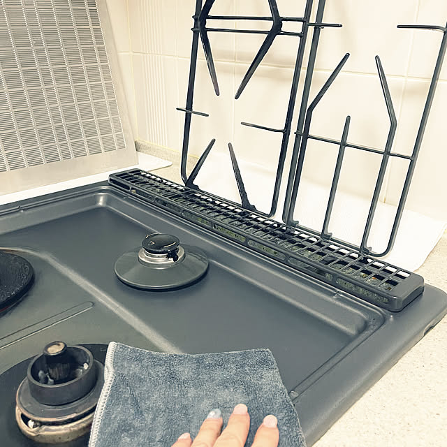 Kitchen,掃除のしやすさ重視,マイクロファイバークロス,ネーミングにつられて買うタイプ,掃除の達人,油、ほこり用クロス,お手入れ,五徳との戦い,コンロ周り,RoomClipショッピング,マーナ,築20年以上,イベント参加,ネイルそろそろやり直さなきゃ,ネイル3週間目です,20年以上使ってるコンロ kawauso15の部屋