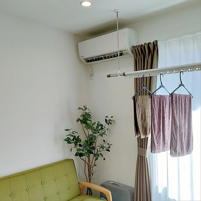 On Walls,日本製,ビッグフェイスタオル,ホテルスタイルタオル,ヒオリエ,シンプルインテリア,ホスクリーン,部屋干し,洗濯,バスタオルやめました,ハンガー,物干し竿 yz.t18の部屋