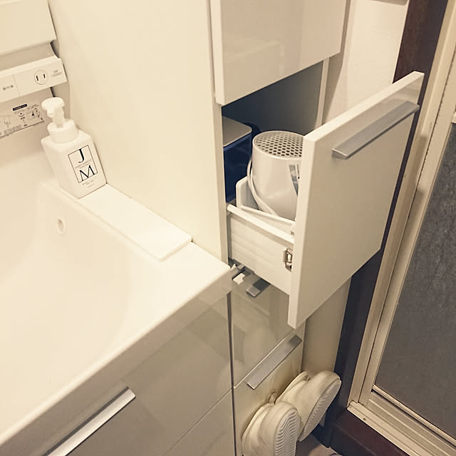 Bathroom,LIXIL,築25年マンション,リフォーム,ホワイト化,リフォーム後,白,ホワイトインテリア,100均,洗面台,ドライヤー収納 yukoの部屋