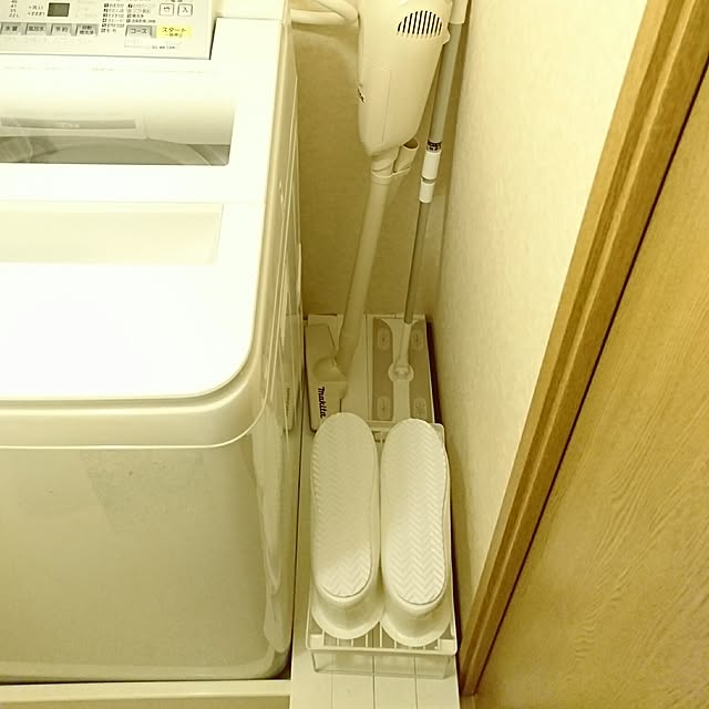 Bathroom,一人暮らし,賃貸でも楽しく♪,洗濯機周り,掃除機,フローリングワイパー,お風呂のスリッパ,洗濯機パン隠し,すきま収納,賃貸,廃材利用 doraの部屋