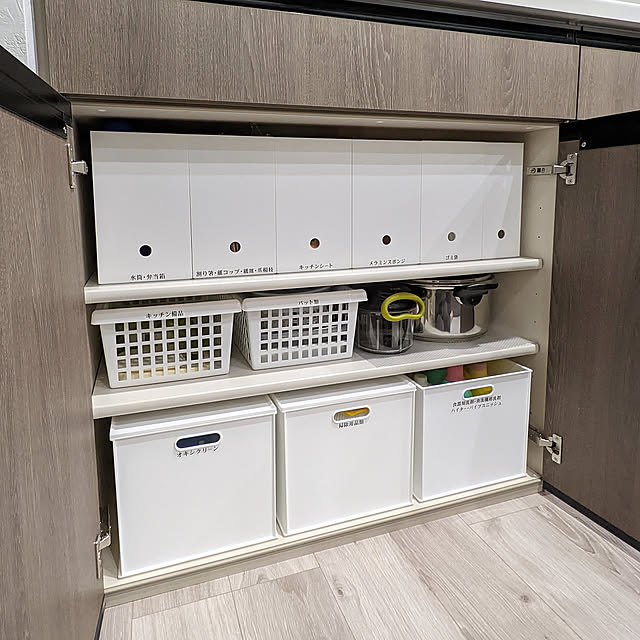ホワイトオークの床,グレイッシュグレイン,平屋暮らし,平屋の家,平屋建て,平屋,グレー好き,ホワイトオーク,キッチン収納,セリア収納,アレスタ,カップボード,カップボード収納,観音開き,観音開き収納,キッチン背面収納,ニトリ収納,Nインボックス,セリア,ニトリファイルボックス,収納見直し,消耗品収納,アレスタカップボード 0910house.の部屋