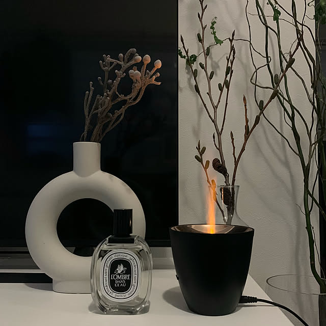 キャンドル,アロマディフューザー,diptyque,フラワーベース,ワンルーム,モノトーン,モノトーンインテリア,ワンルームインテリア,おうち見直しキャンペーン,RoomClipショッピング,My Shelf Rokuの部屋
