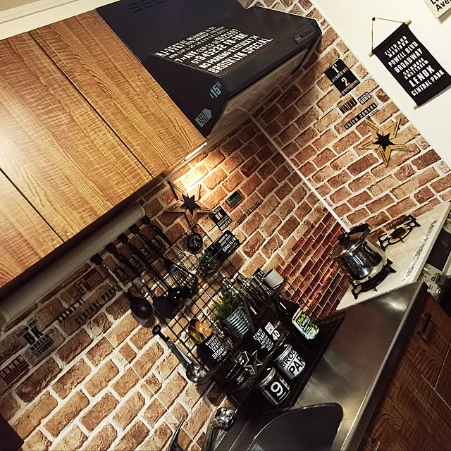 Kitchen,宝島社さん,マイキッチン,BROOKLYN STYLE,木目調,レンガ壁紙,調味料棚DIY,星のインテリア 煌 -kirameki-,スターオブジェ[煌] kazu-kirameki-の部屋