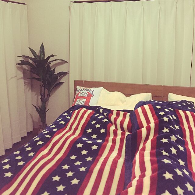 Bedroom,グリーンのある暮らし,安くゲット！！,星条旗,シングルを2つ,あったかグッズ,ニトリのベッド,ニトリのカーテン,しまむらの毛布,カルフォルニアスタイルに憧れる♡ tottiyの部屋
