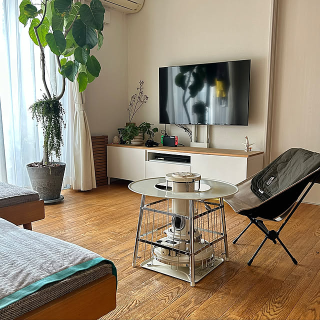 Lounge,観葉植物のある暮らし,観葉植物,アラジンストーブ,新生活,ナチュラル,シンプル,グリーンのある暮らし,季節を楽しむ暮らし,無垢材,アウトドアリビング,キャンプギア komakiの部屋