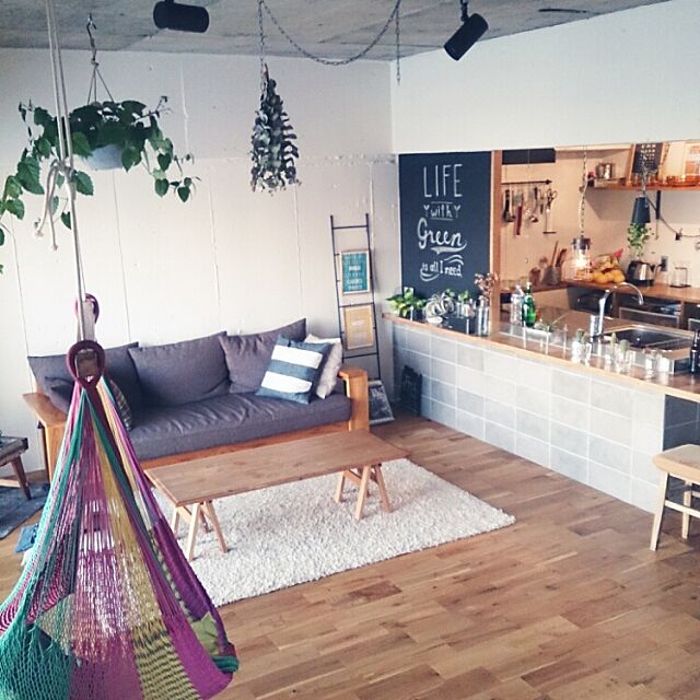 Lounge,足場板カウンター,観葉植物,チェアハンモック,green,リノベーション,黒板 renarionの部屋