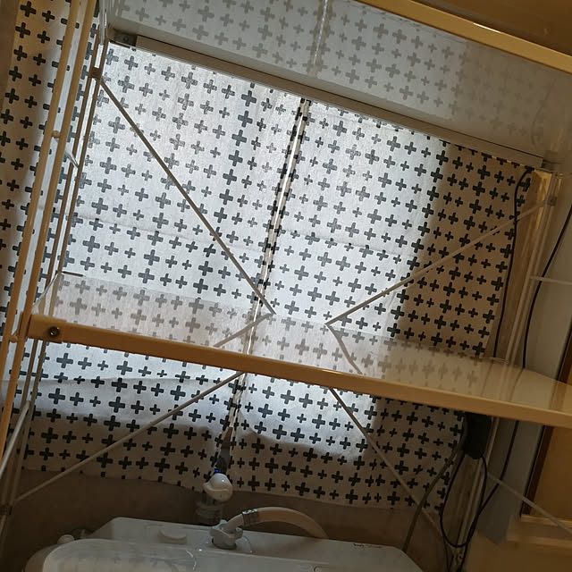 Bathroom,記録用,中古住宅,築24年,洗面所,窓,窓を目隠し,100均,プチプチ,断熱効果期待 mash-room.aeの部屋