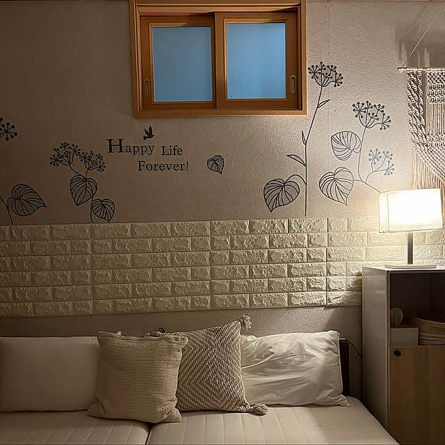 セルフリフォーム,IKEA 照明,ダイソークッションレンガシート,ウォールステッカー,元子ども部屋,ホテルライク,断捨離,Bedroom,室内窓 yukarimamaの部屋