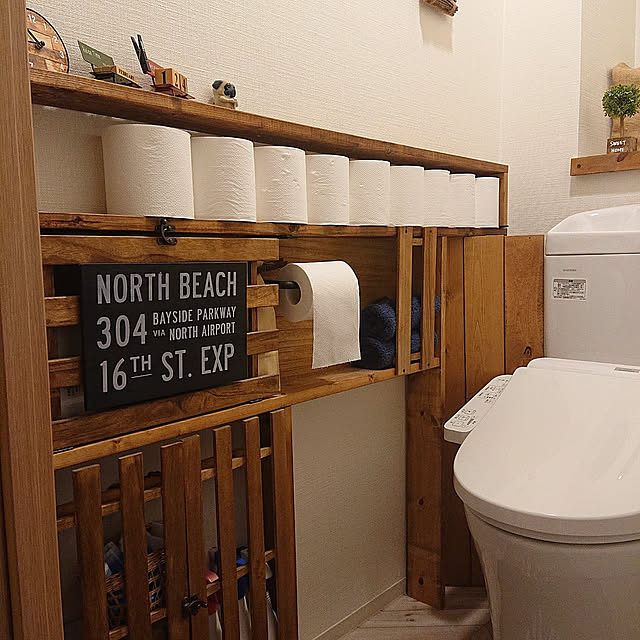 Bathroom,トイレのインテリア,ダイソー,DIY棚,万年カレンダー,DIY,壁面収納,トイレットペーパー収納,アイアンのトイレットペーパーホルダー,水栓隠し,時計,タオル収納,すのこDIY,給水管隠し nanaの部屋