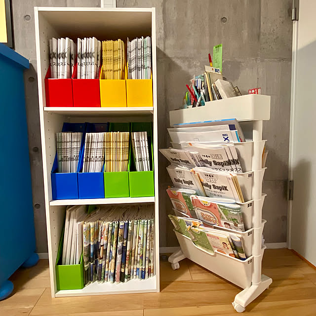 My Shelf,カラフル,カラフルインテリア,ファイルスタンド,ファイルボックス,ドキュメントボックス,マガジンラック,サイドワゴン,デスクサイドワゴン,カラボ,カラーボックス,教材収納,SAPIX,サピックス,受験生,中学受験,etrangerdicostarica,エトランジェ・ディ・コスタリカ,P-touch cube,Pタッチキューブ,ピータッチキューブ,小学生男子,ラベリング,MAMMUT,マンムット,ジモティー,男子部屋,子供部屋,コンクリート風壁紙,勉強部屋 NOIRの部屋