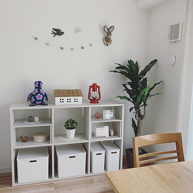 昼のダイニング,ペンギンのあみぐるみ,ハンドメイドのある暮らし,ニトリのフェイク観葉植物,IKEAのフェイクグリーン,DALTONキャニスター,BRUNOランタン,salut!のおうちケーブルボックス,ナチュラルキッチンの雑貨,リサラーソン ソルト&ペッパー,コメリ ホームストレージ,山善おうちすっきりシェルフ,2019.6.15,My Shelf,スルーで大丈夫です*˙︶˙*)ﾉ hemukoの部屋