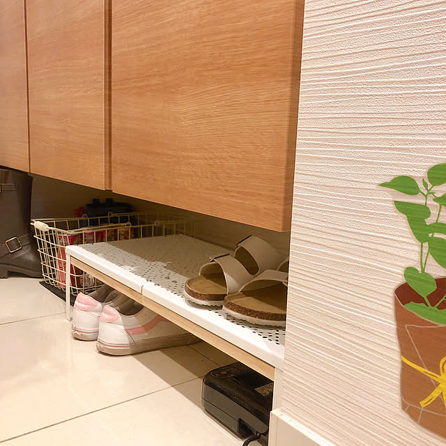 IKEAの棚,ウォールステッカー,靴箱下収納,VARIERA,IKEA,再利用,kitchen×kitchen,Entrance,ニトリ,シェルフインサート,玄関サンダル,DIY,リメイク,電動自転車充電器収納 yukki111の部屋